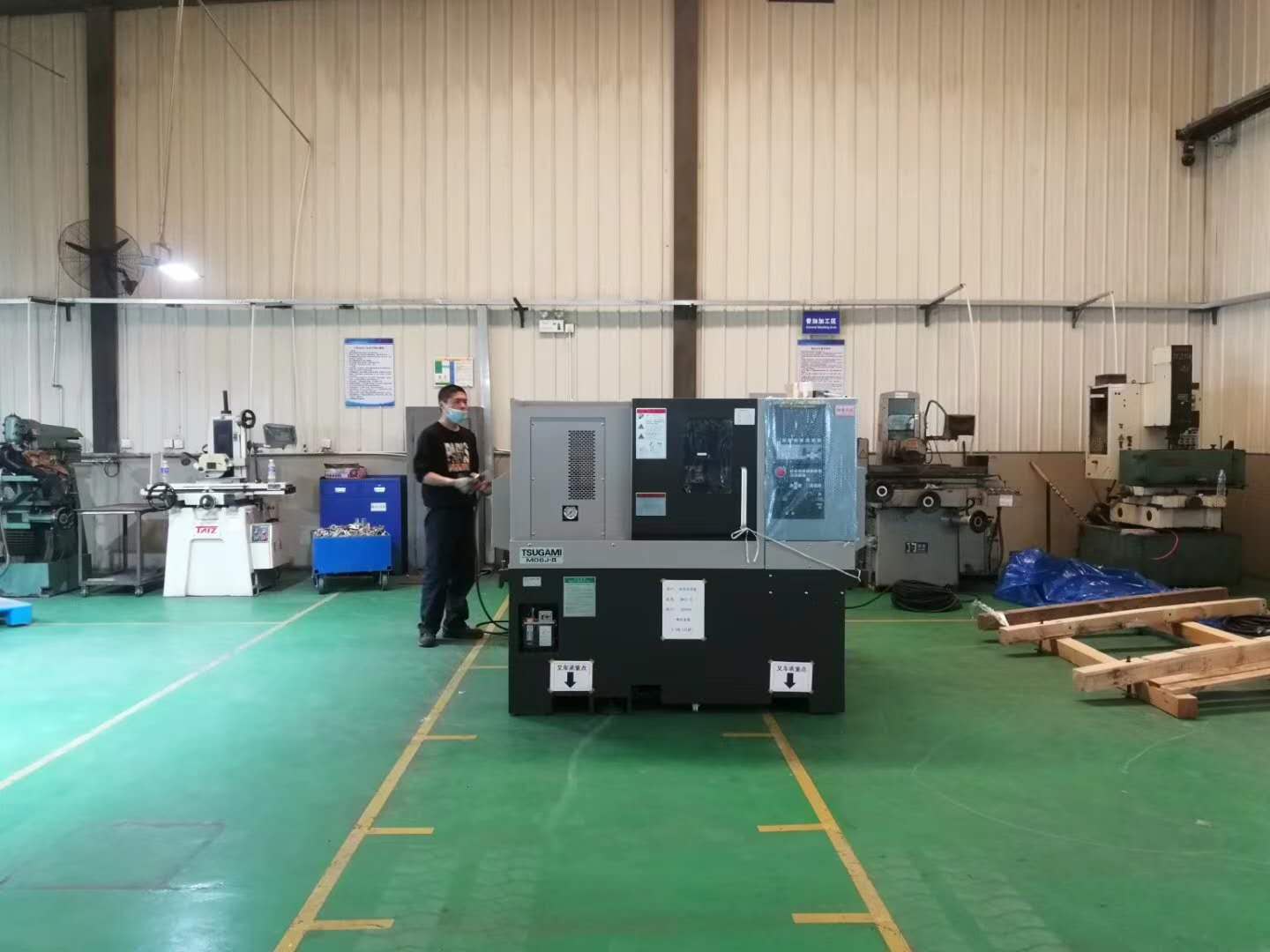 刀塔移動式(shi)CNC精密加工自動(dòng)車床